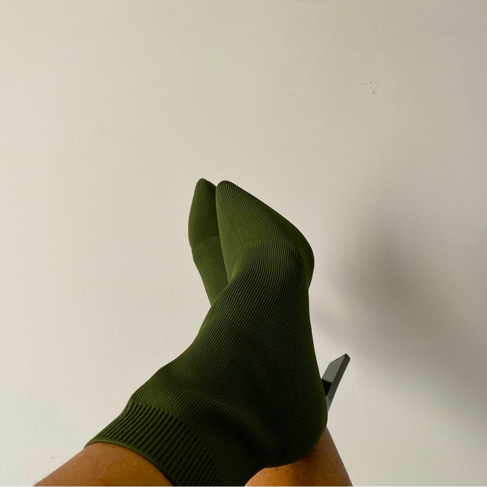 Pointed toe knitted sock boots
